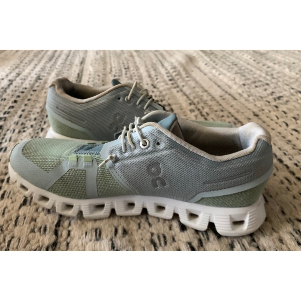 On Cloud 5 Women Running Shoes Athletic Athleisure activewear Sneakers 7.5 - Picture 2 of 8